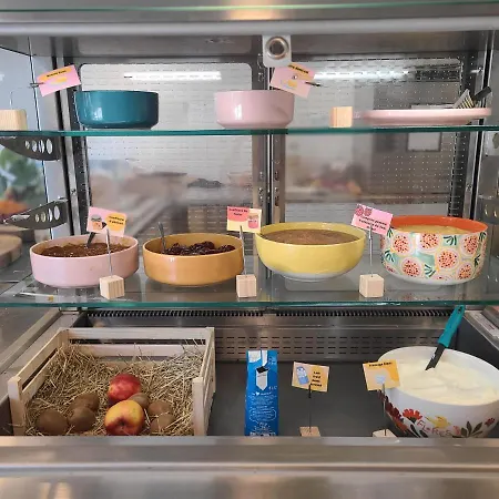 Hi אכסניה קאור